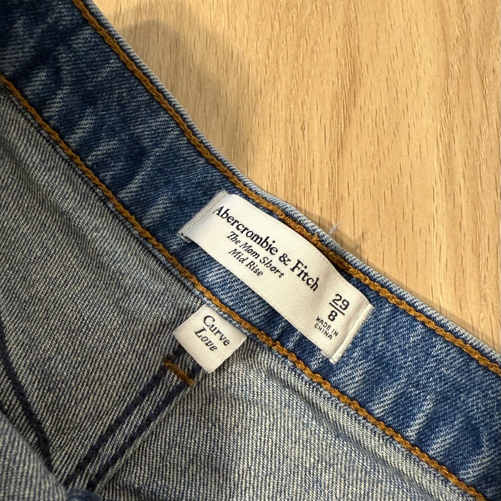 A&F The Mom Short Mid Rise - Picture 3 of 3